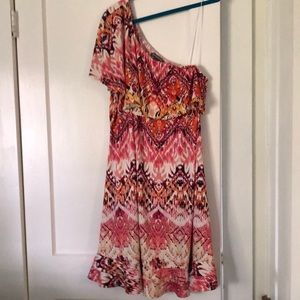 Cute one-shoulder 3x summer dress.